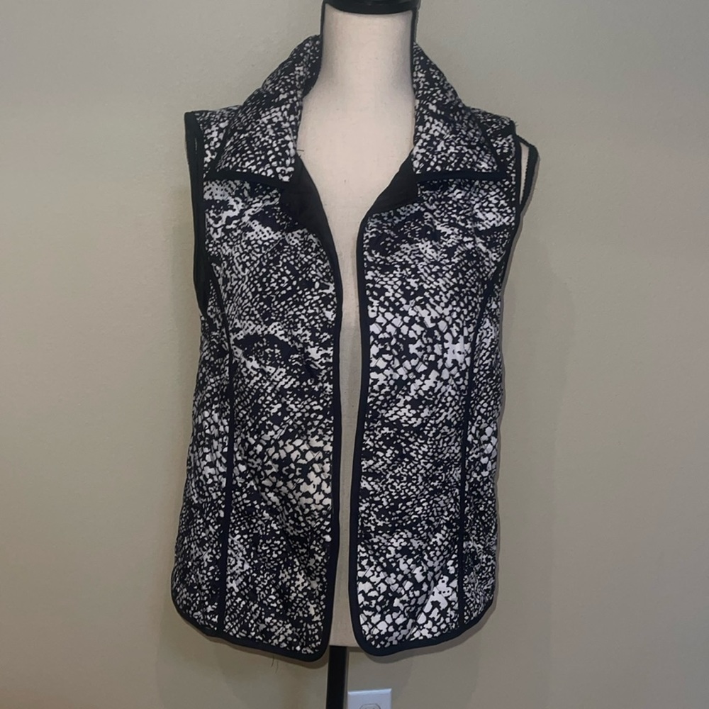 For Cynthia black and white pattern vest size large